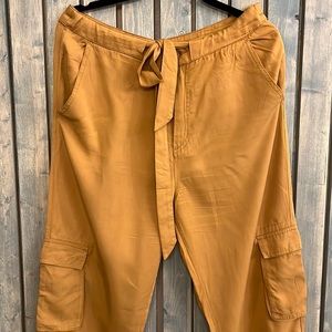 NWOT CARGO Pants, Large. Handmade in Argentina. Tan Khaki. 80% cotton, 20% poly